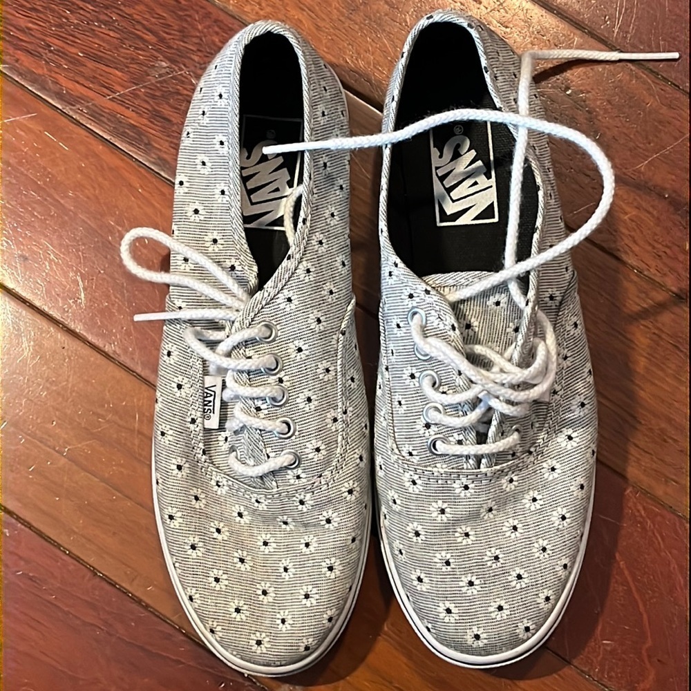 NWOT ? Womens Vans classic canvas sneaker size 7.5
